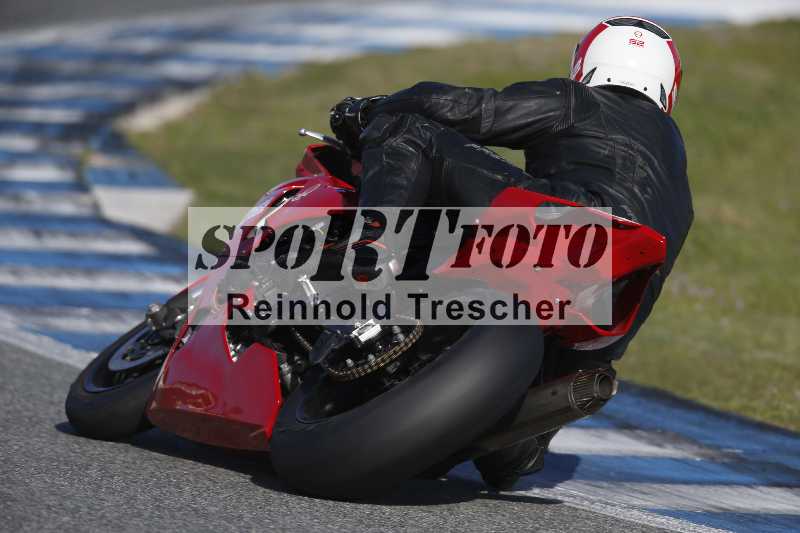 /Archiv-2024/02 29.01.-02.02.2024 Moto Center Thun Jerez/Gruppe rot-red/backside